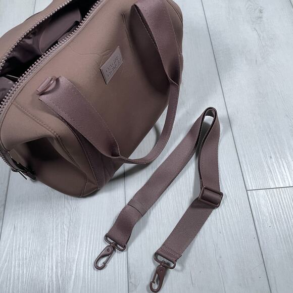Dagne Dover Landon Neoprene Carryall Bag Dune Duffle Trolley Sleeve Medium - Picture 12 of 13